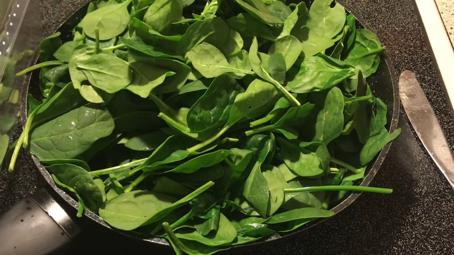 8 Major Side Effects Of Eating Too Much Spinach The Dark Side 8-major-side-effects-of-eating-too-much-spinach-the-dark-side