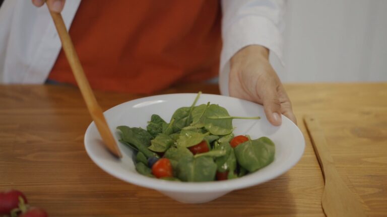 8 Major Side Effects Of Eating Too Much Spinach: The Dark Side